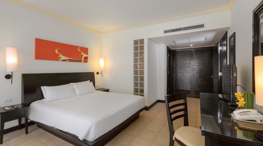 One-Bedroom Premium Suite Pool View