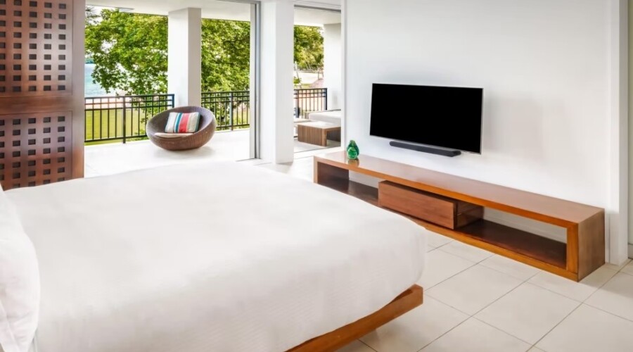 One-Bedroom Suite Beachfront Balcony