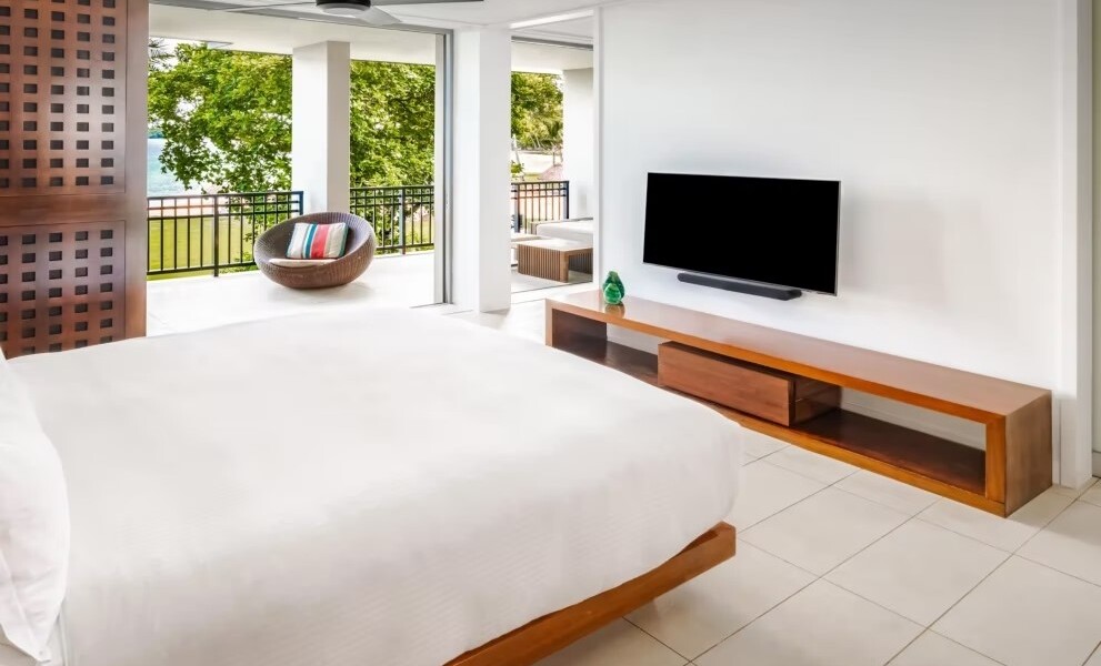One-Bedroom Suite Beachfront Balcony