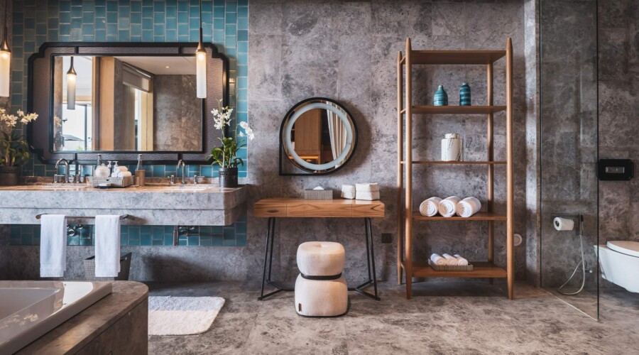 Grand Family Sea View Suite Bathroom