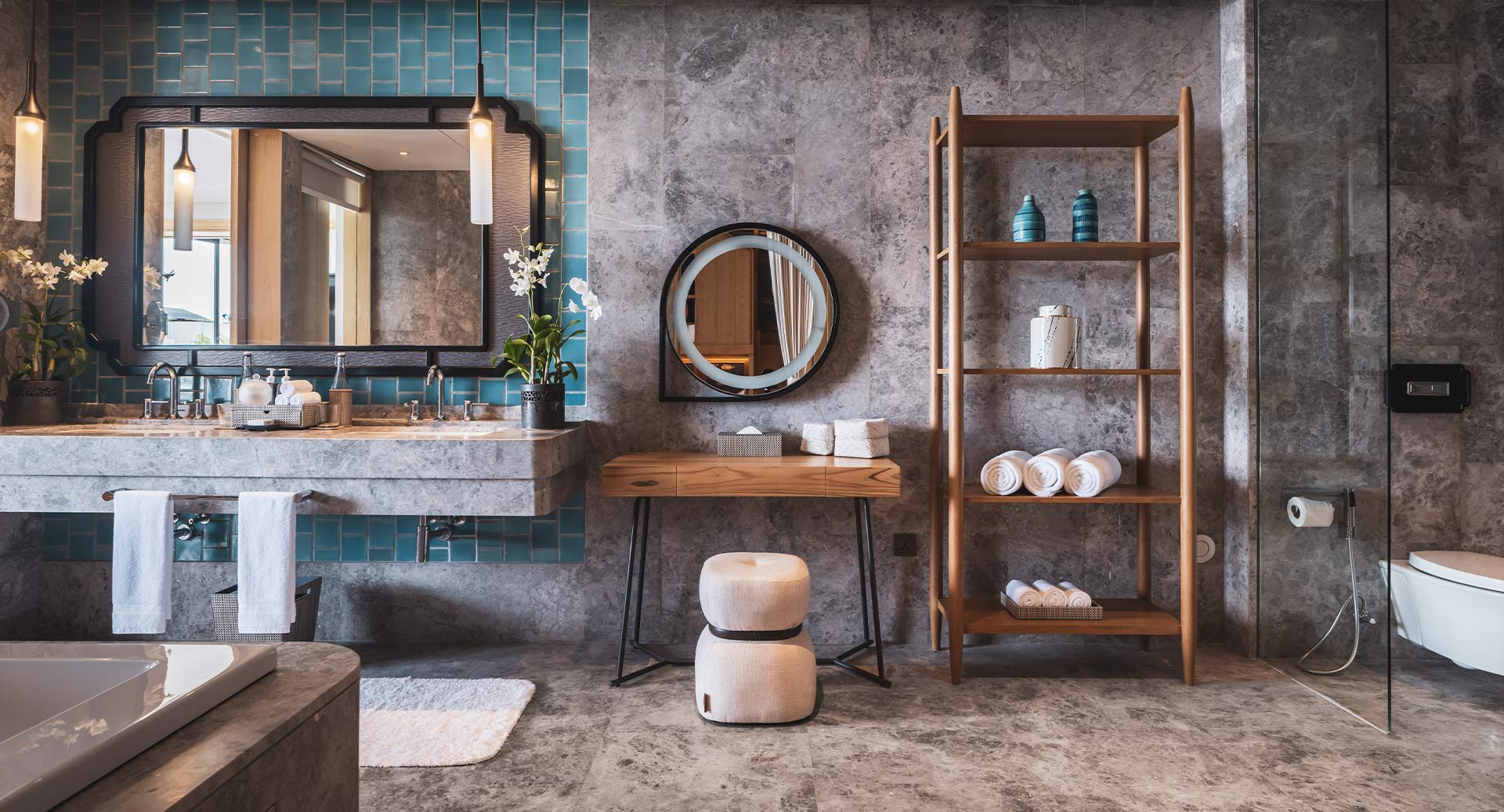 Grand Family Sea View Suite Bathroom