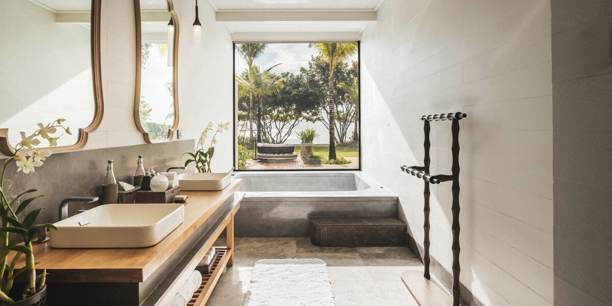 Beachfront Pool Villa Bathroom