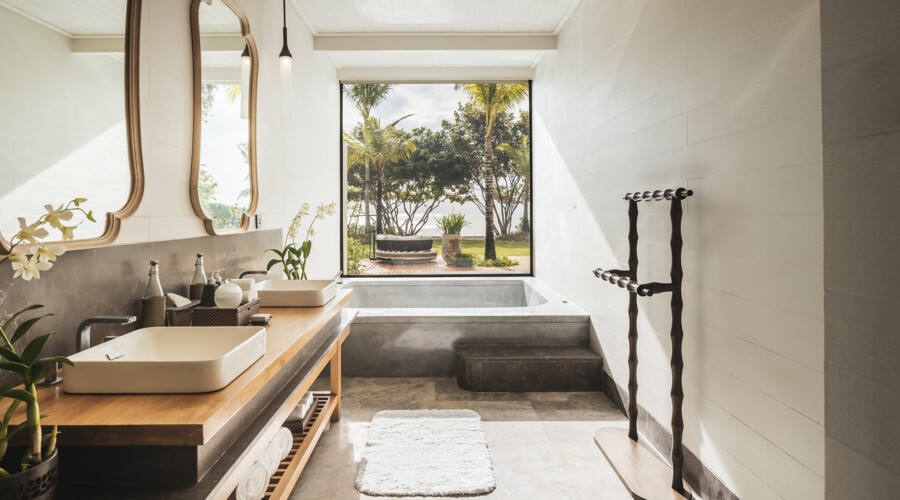 Beachfront Pool Villa Bathroom