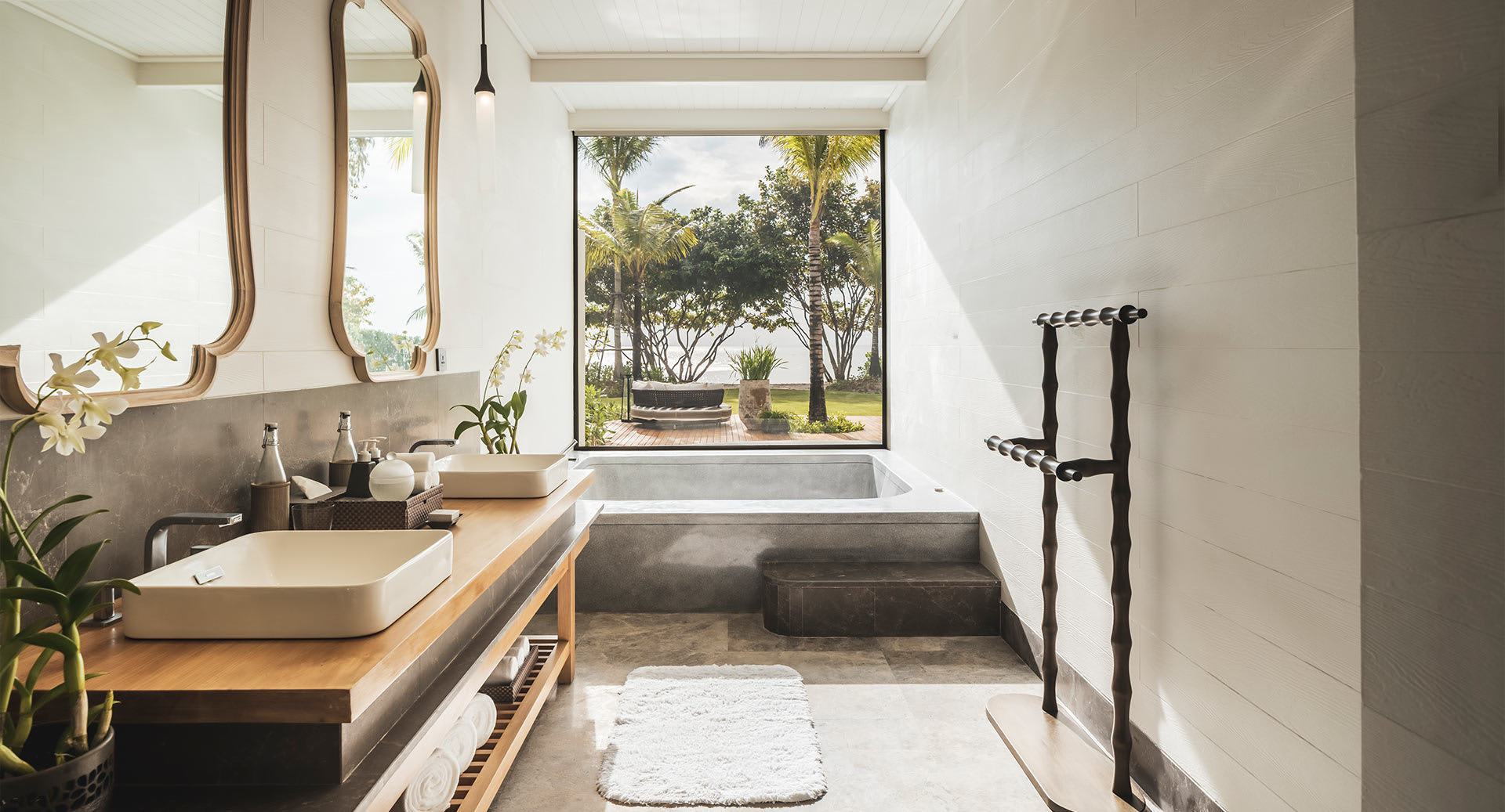 Beachfront Pool Villa Bathroom