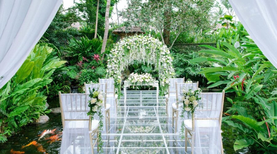 Kemiri Deck Over Pond