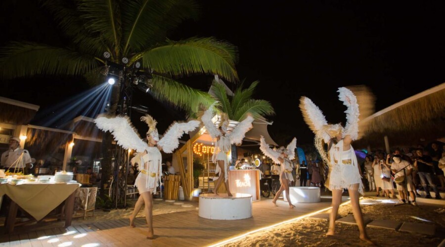 Thai Dance Performers