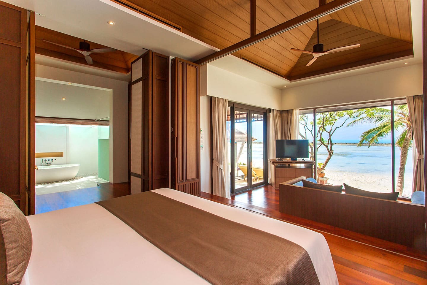 Grand Royal Suite Beachfront