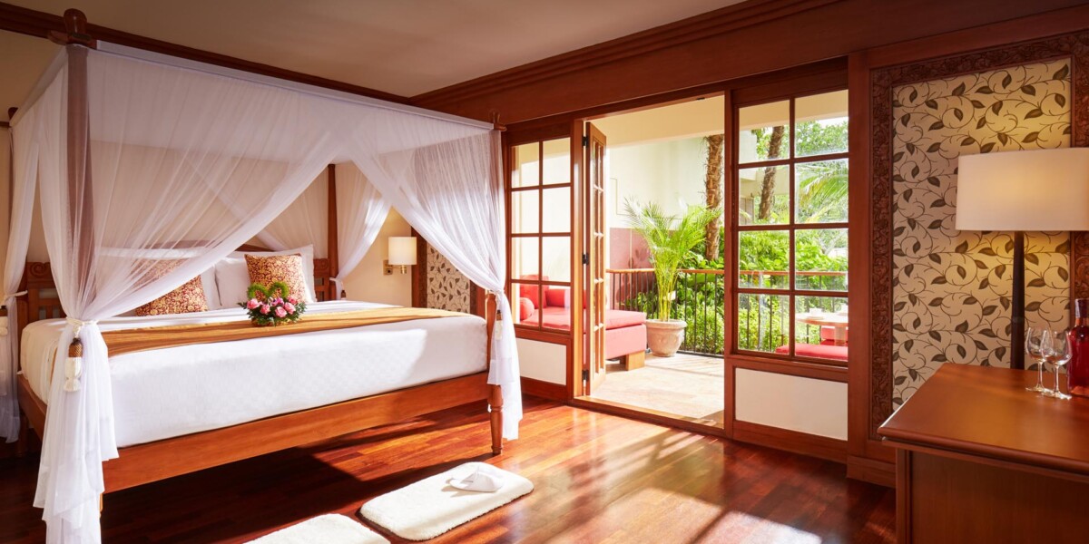 Deluxe Honeymoon Suite