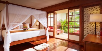 Deluxe Honeymoon Suite