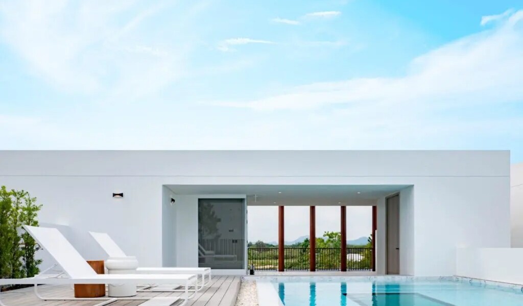 Luxury Rooftop Pool Villa