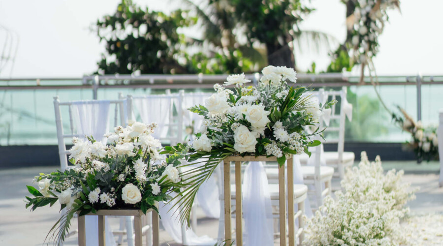 Petals and stands for aisle