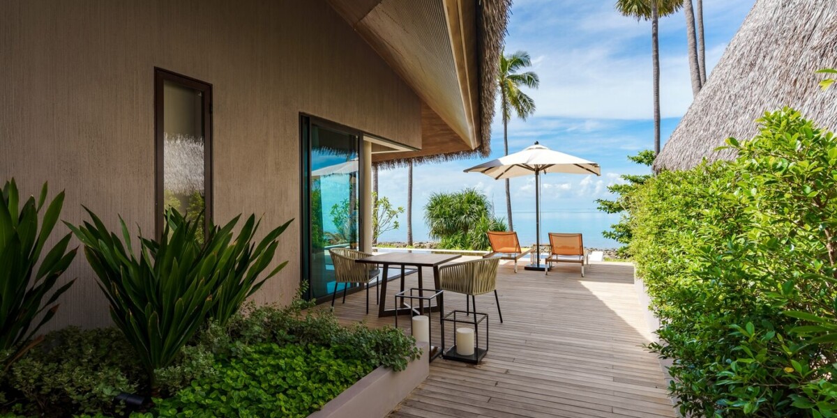 One Bedroom Ocean Front Pool Villa with Club Access