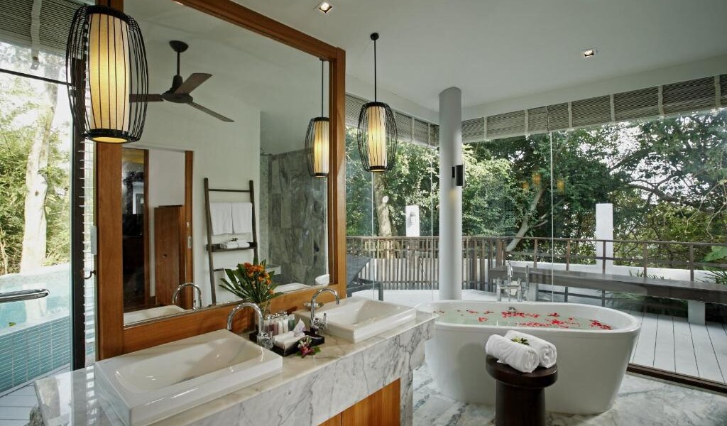 Deluxe Spa