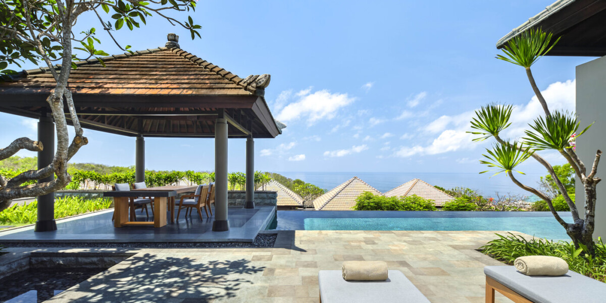Ocean pool villa