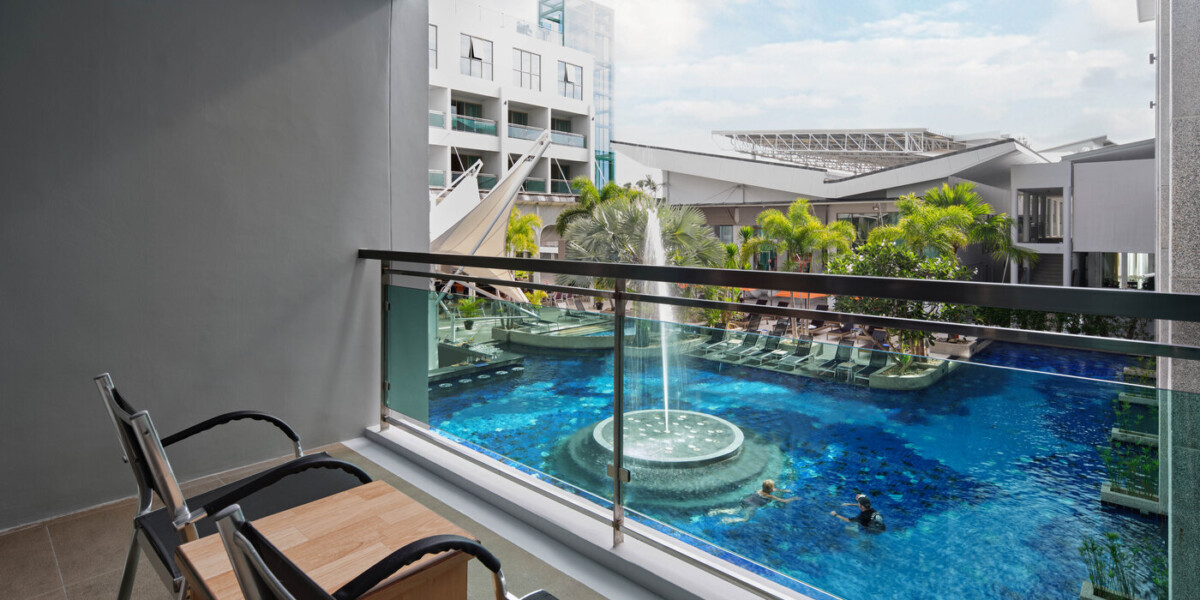 Deluxe Pool View Room
