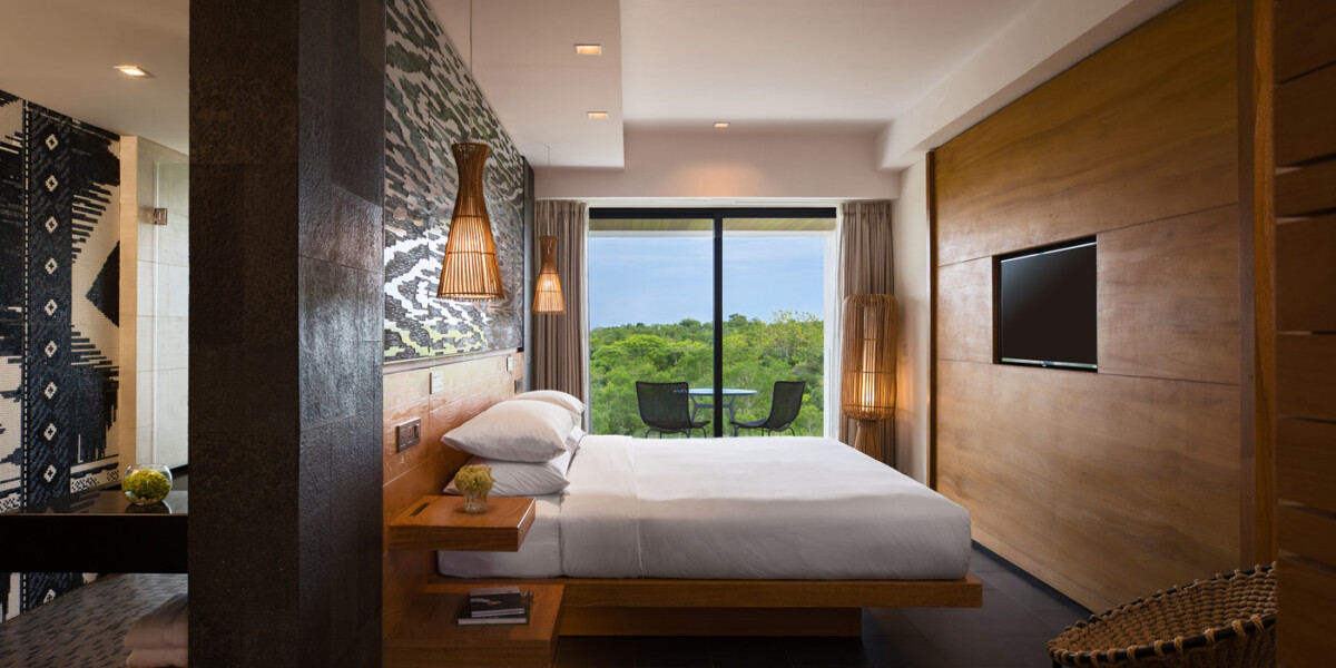 Deluxe King Garden View