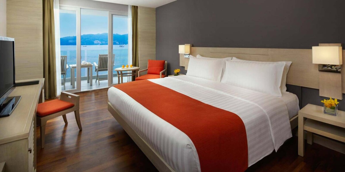 Superior Ocean Front Balcony