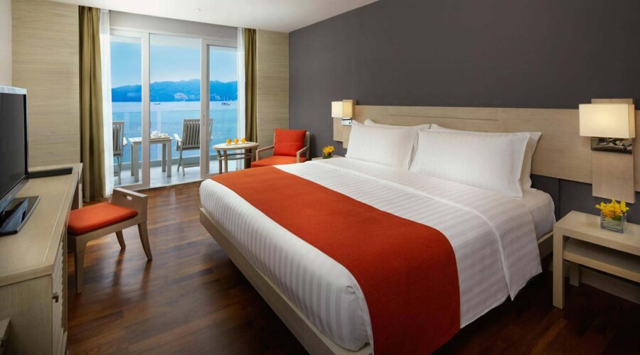 Superior Ocean Front Balcony