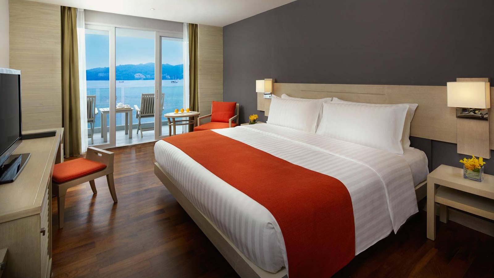 Superior Ocean Front Balcony