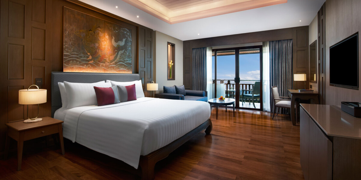 Deluxe King Bedroom