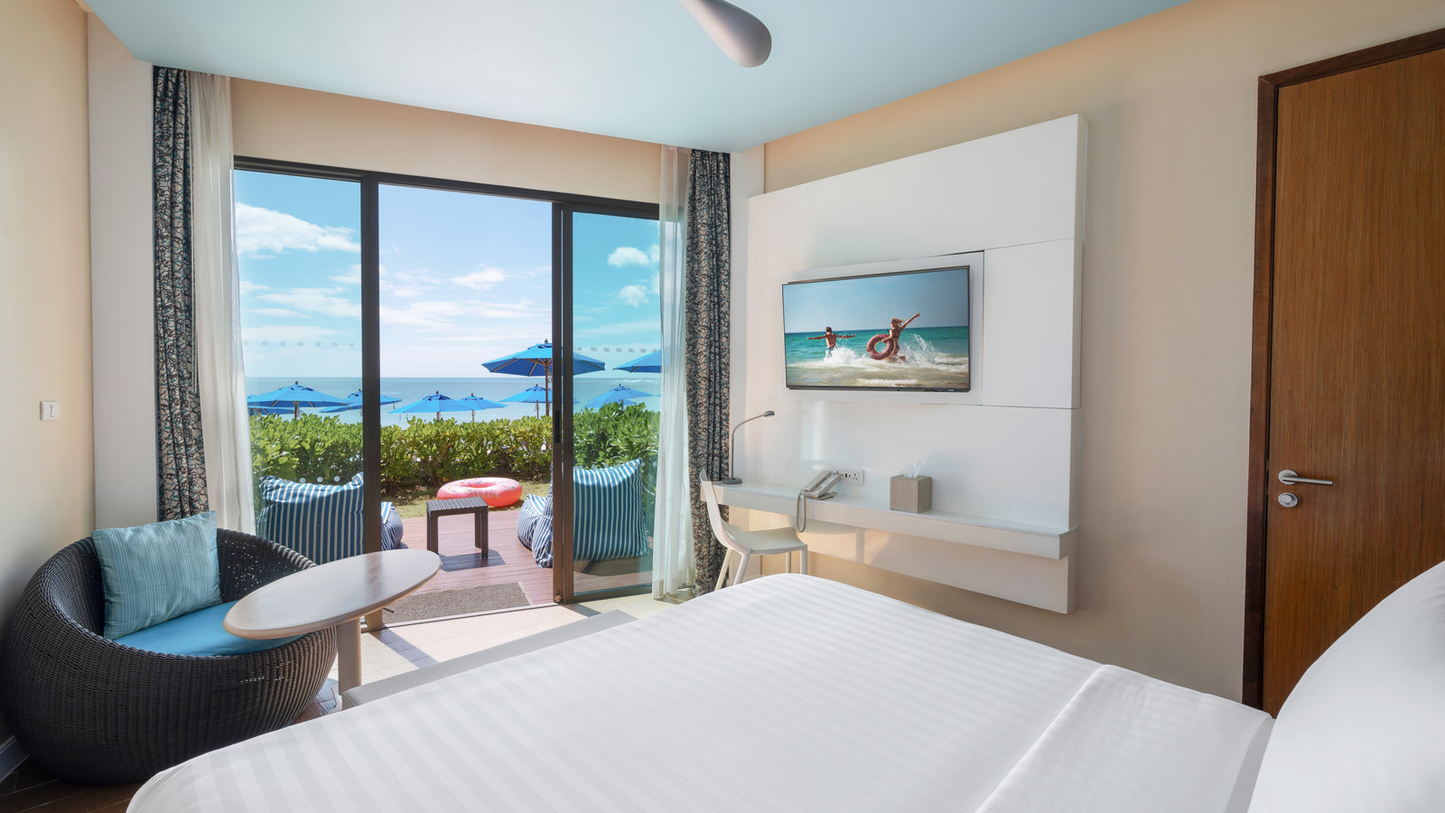 Deluxe Beachfront View