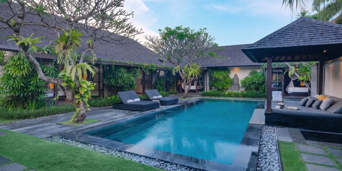 Four-bedroom presidential pool villa