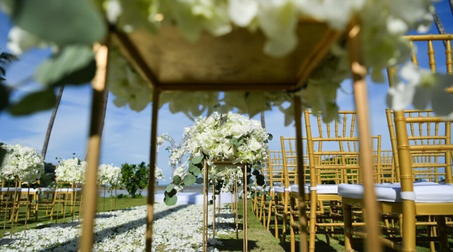 Full-service floral supplier