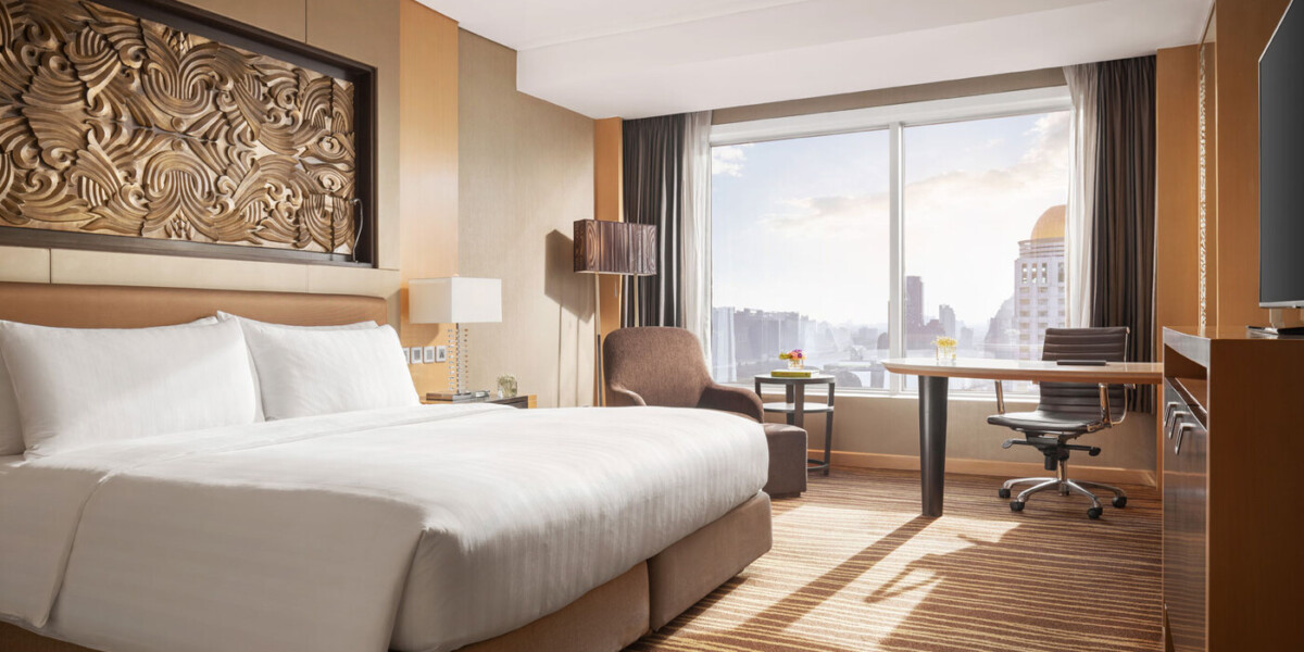 Grand Deluxe Skyline View King Bed