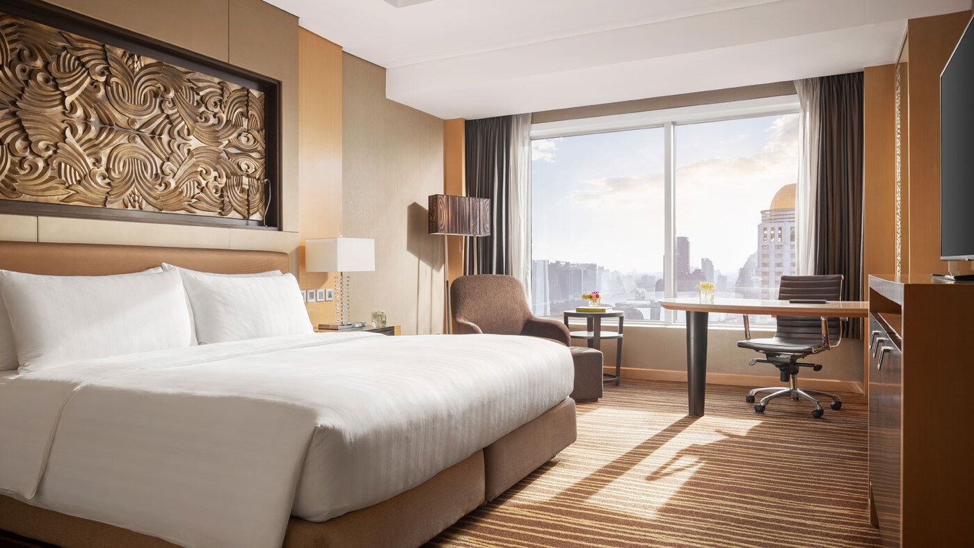 Grand Deluxe Skyline View King Bed