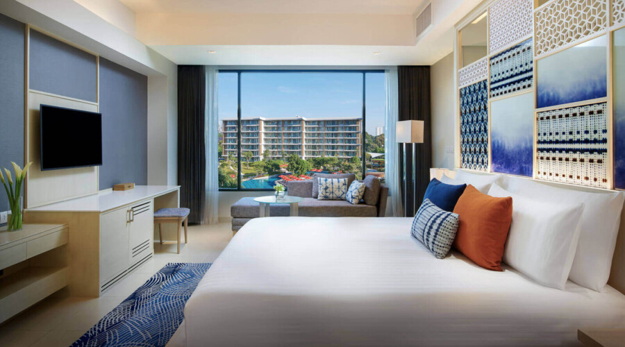 King Deluxe Pool View