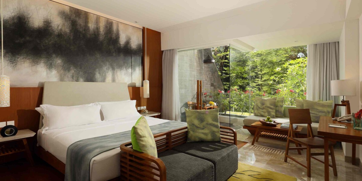 Garden view king bed