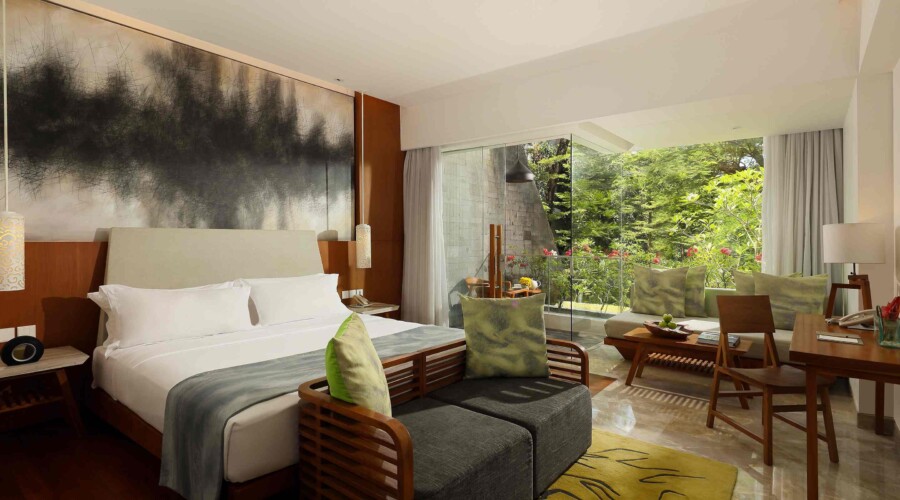 Garden view king bed