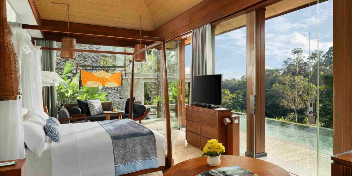 Villa main bedroom