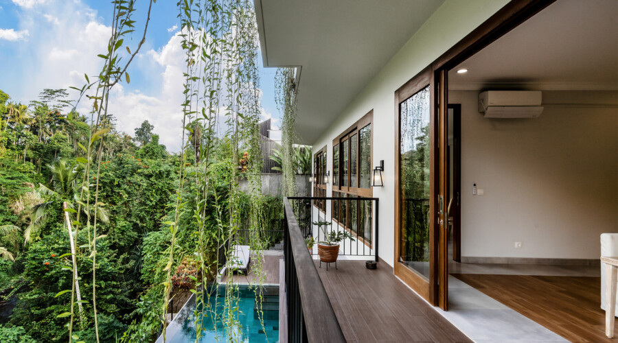 Villa Batur master bedroom balcony