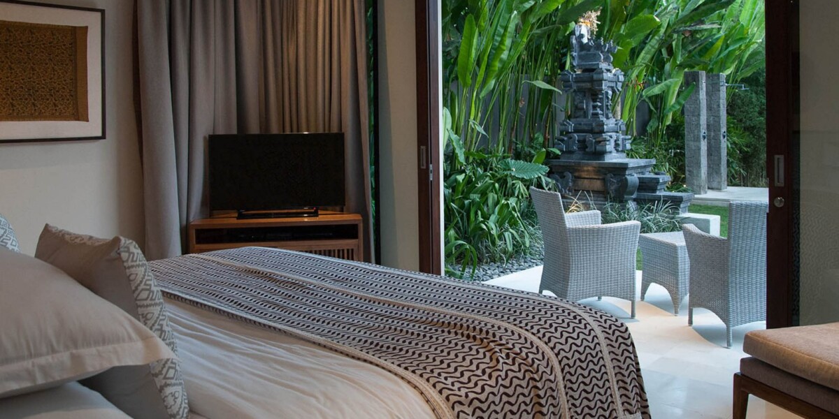 Seseh Beach Villa II downstairs guest bedroom