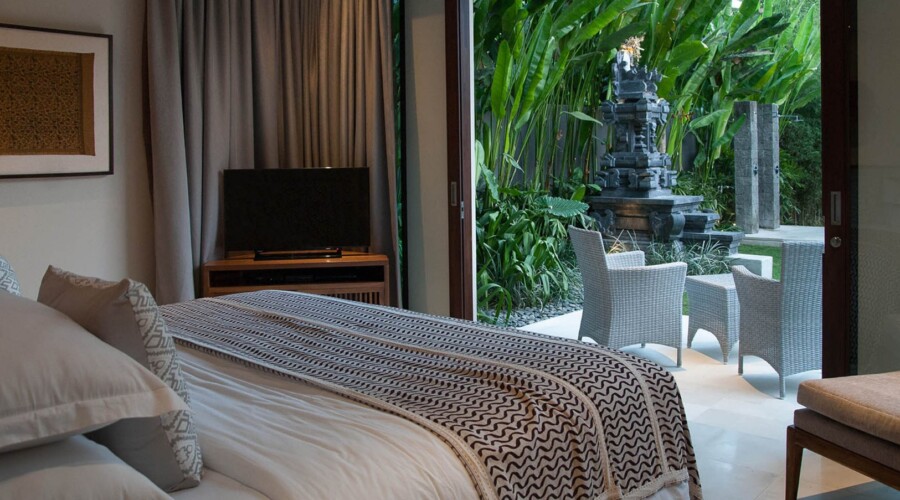 Seseh Beach Villa II downstairs guest bedroom