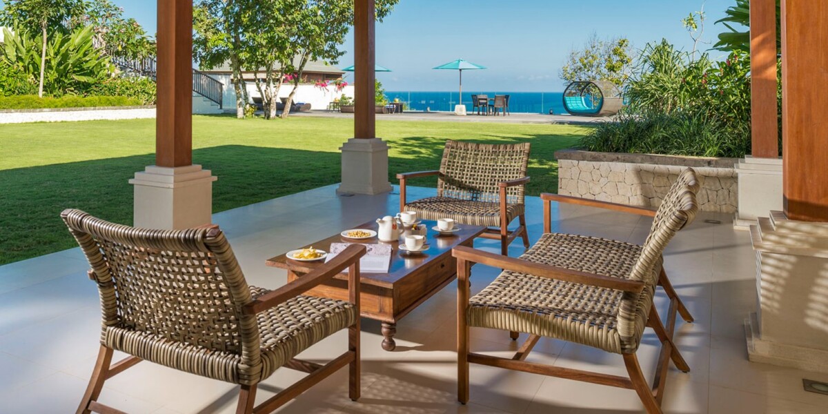 Villa Markisa alfresco dining