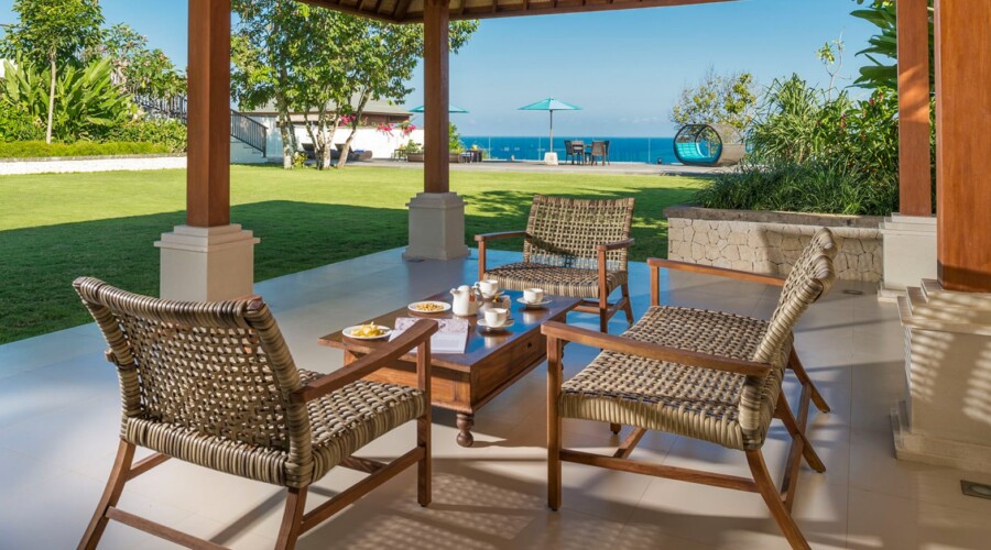 Villa Markisa alfresco dining