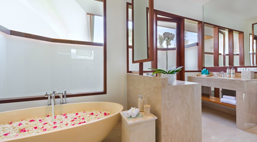 Masseuse/spa therapist