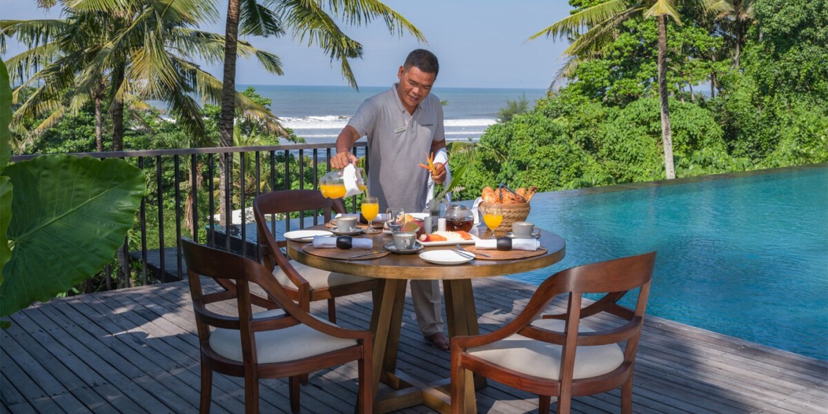 Breakfast by the pool