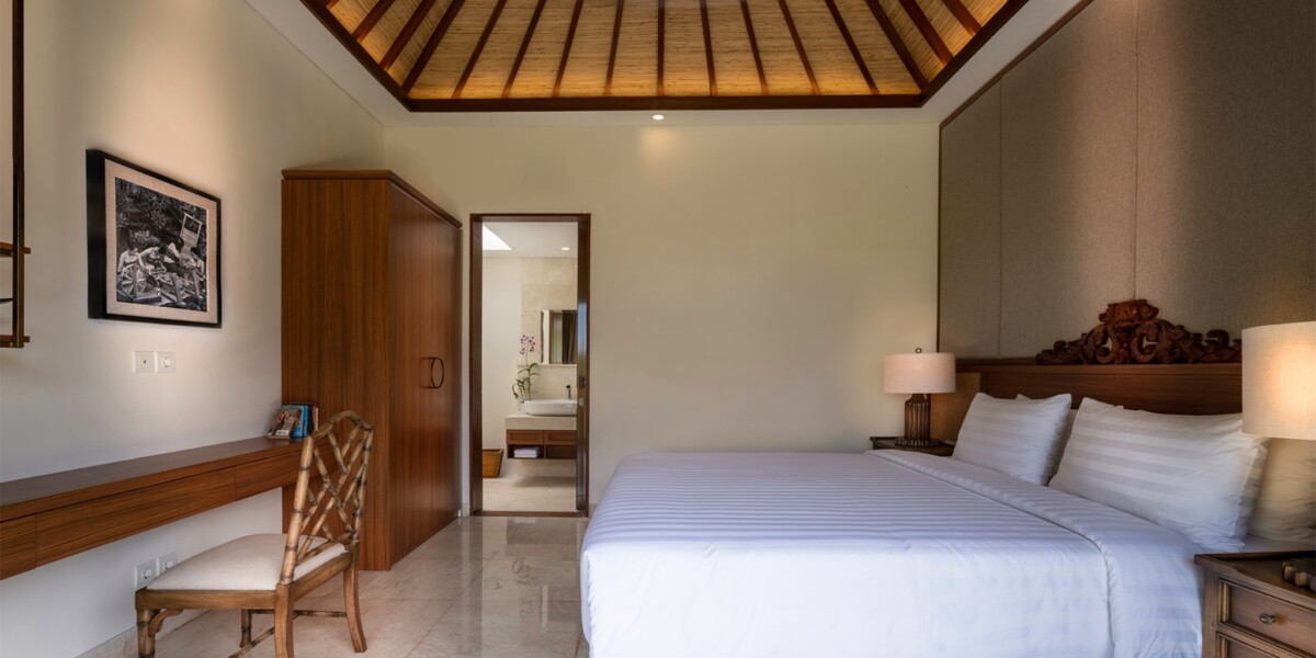 Guest bedroom with king bed