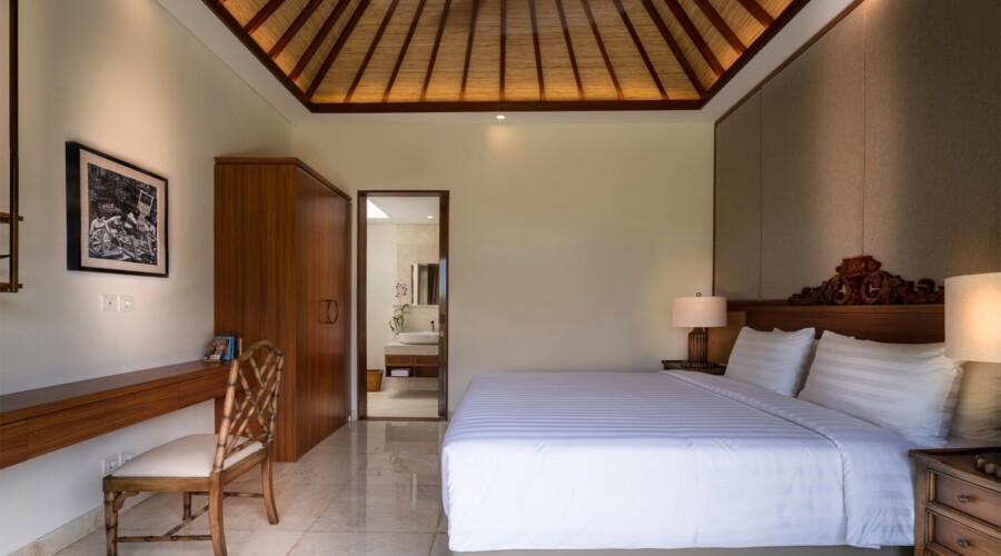 Guest bedroom with king bed