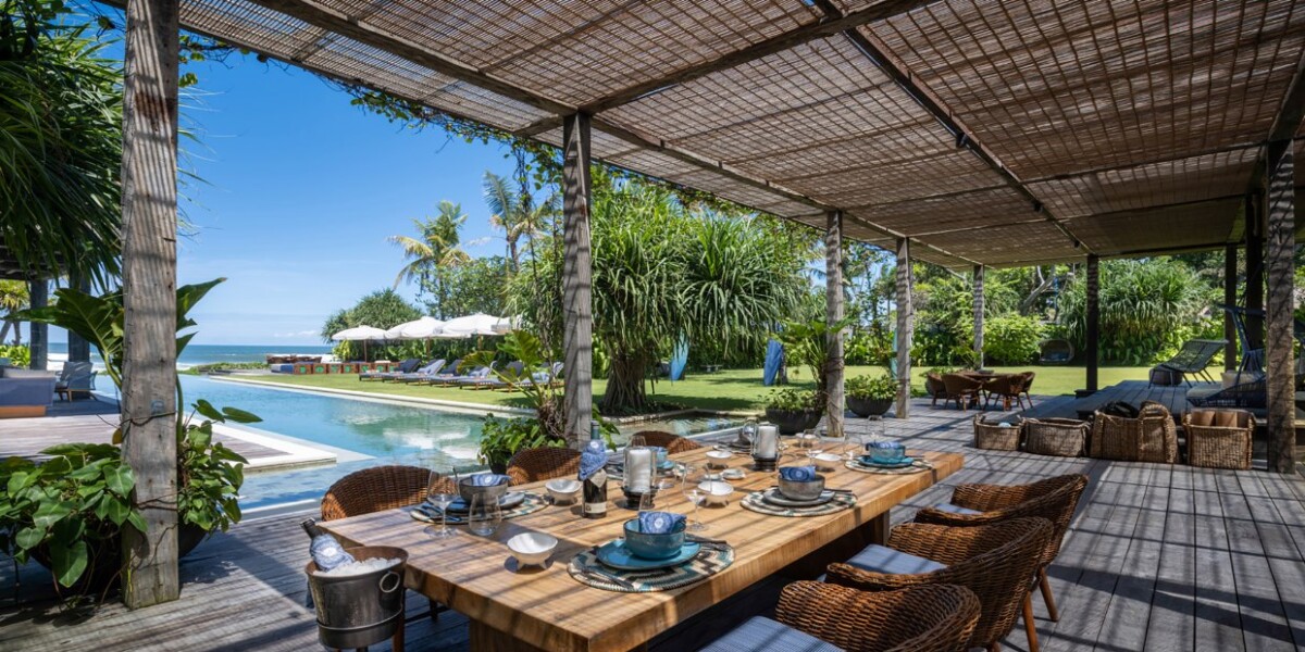 Alfresco dining