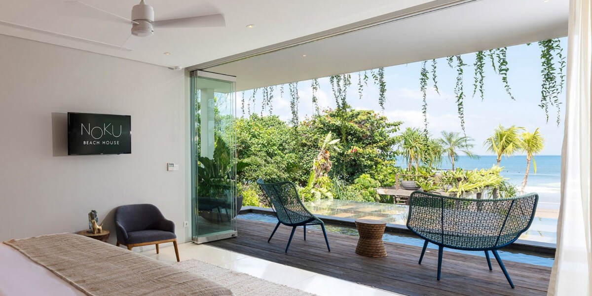 Hibiscus bedroom with a view