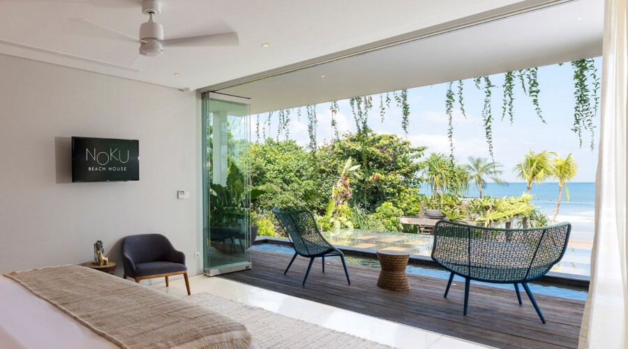 Hibiscus bedroom with a view