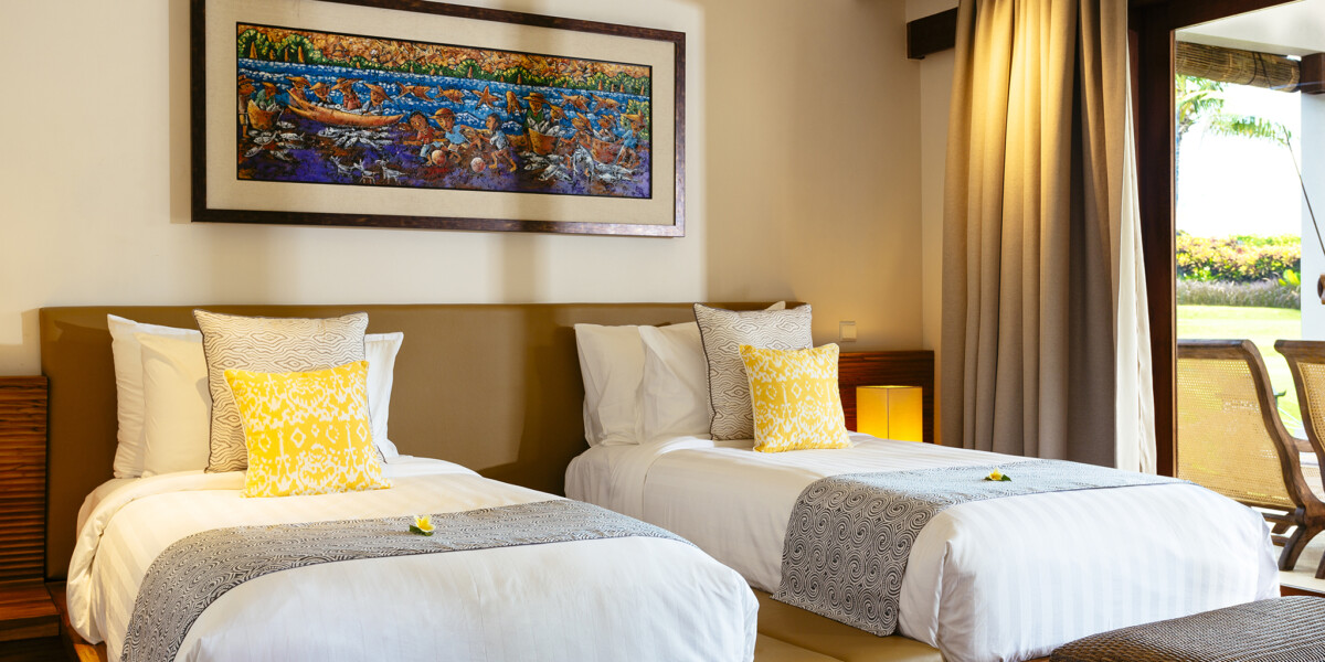 Bedroom twin beds