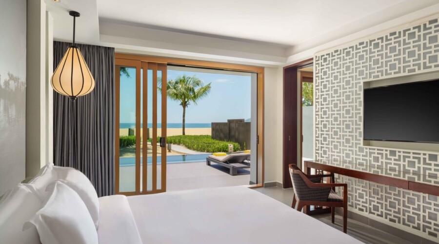 Beachfront One Bedroom Pool Suite