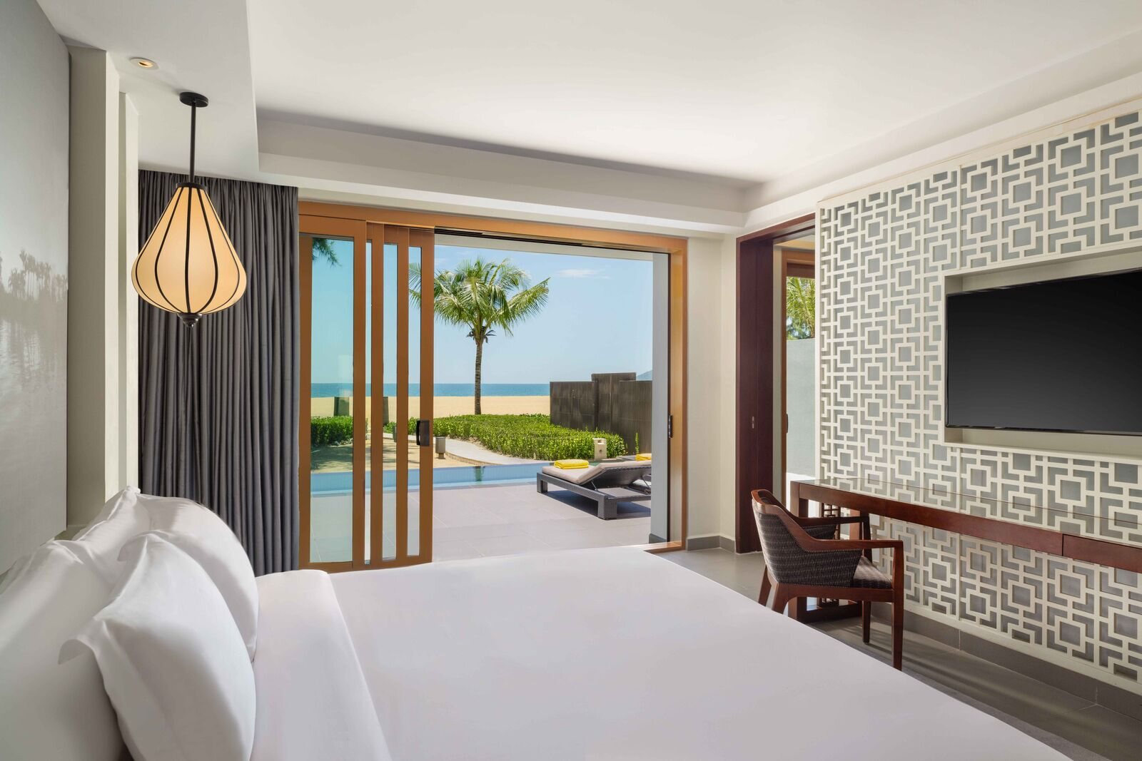 Beachfront One Bedroom Pool Suite