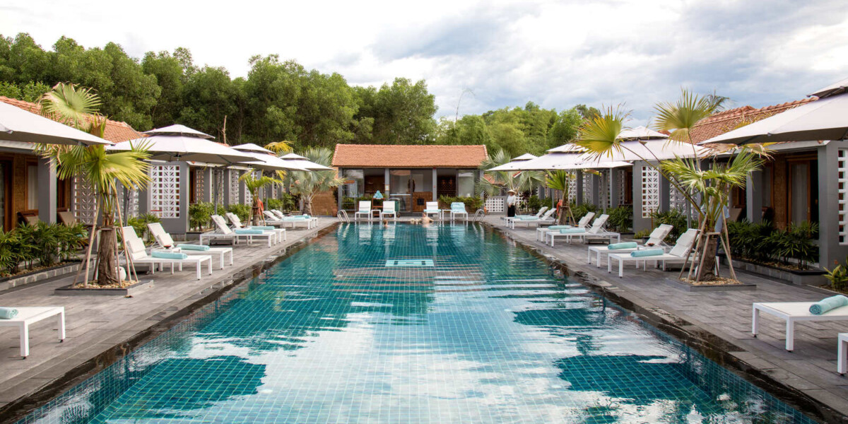 The Blue Swimming Pool 