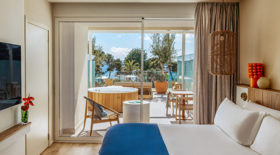 Junior Suite w/ Terrace and Tub